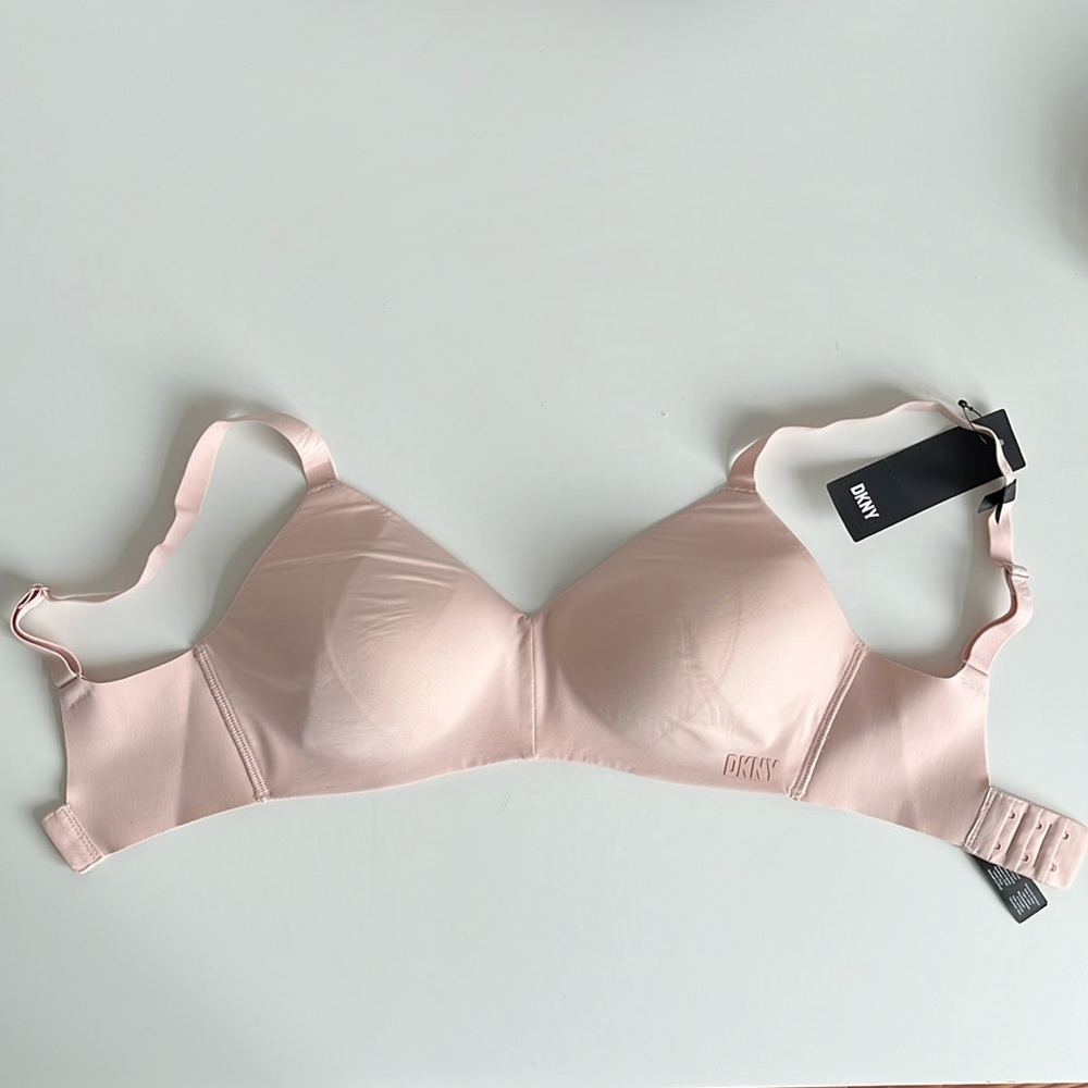 NWT DKNY active comfort bra nude / beige 30D